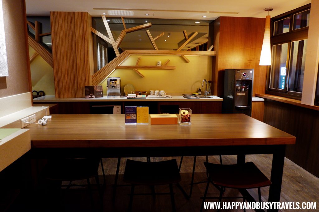 dining table of Orange Hotel Kaifong Happy and Busy Travels to Taiwan