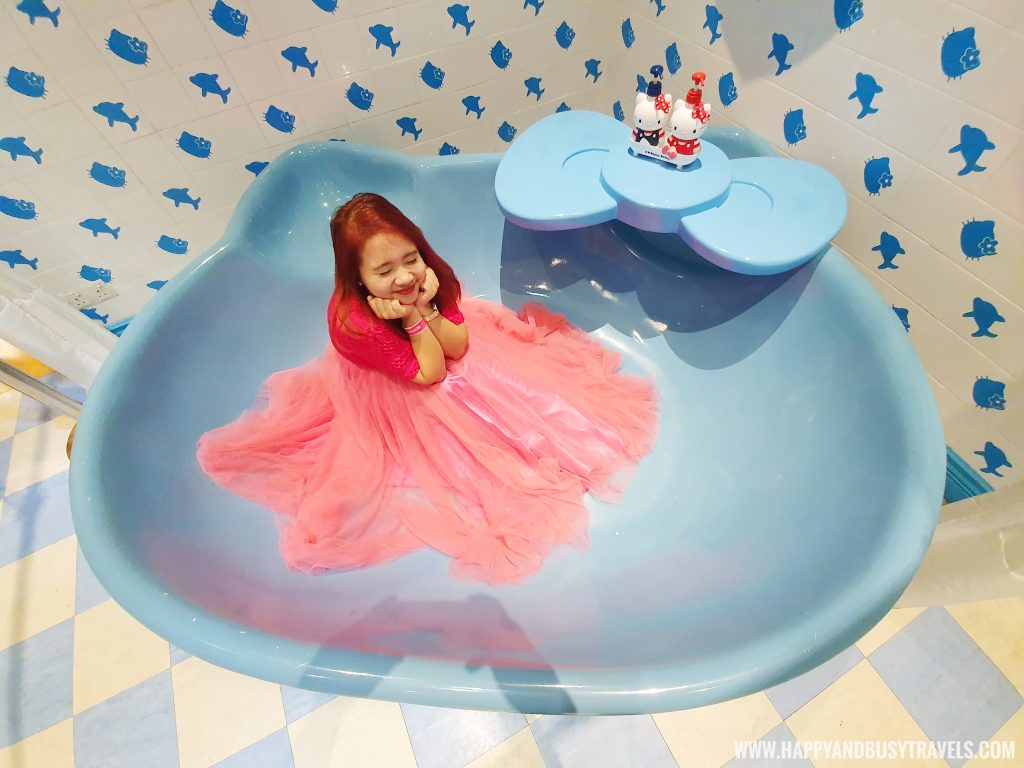 Enjoying the bathtub of hello kitty in Hello Kitty Town Puteri Harbour Johor Malaysia Happy and Busy Travels