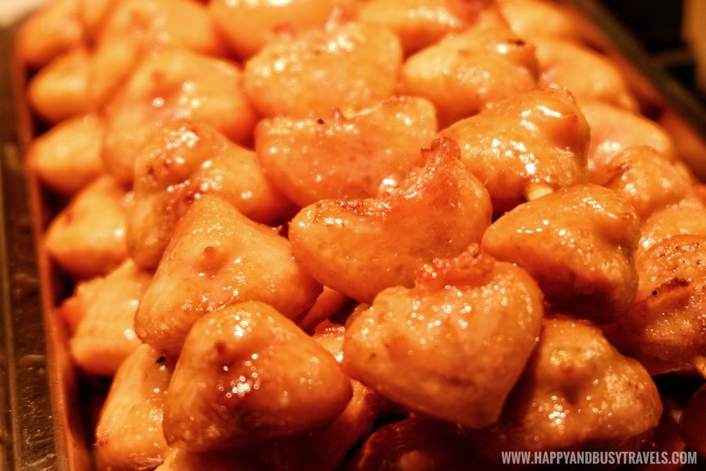 Shilin Night Market 55 grilled meat chickenHappy and Busy