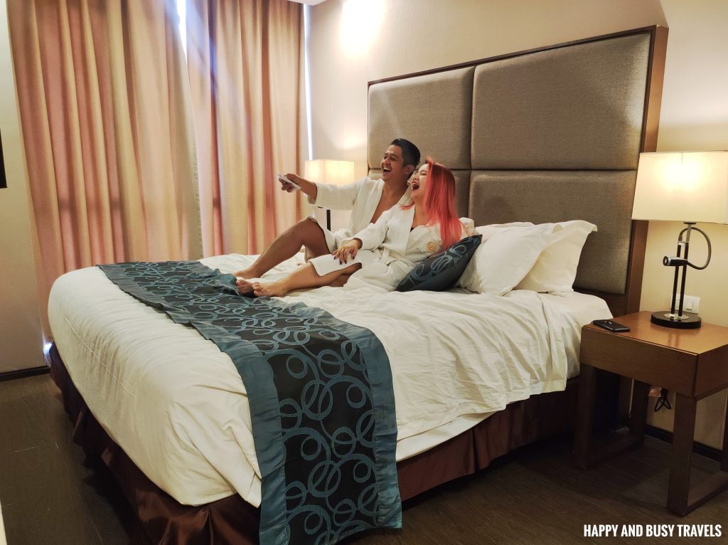 king size bedroom Golden Phoenix Hotel - Where to stay near MOA Mall of asia Pasay - Happy and Busy Travels