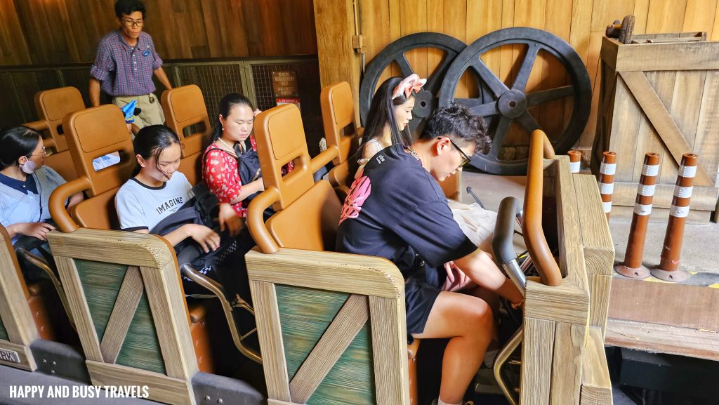 Hong Kong Disneyland Resort 50 - Big grizzly mountain runaway mine cars Grizzly Gulch tips FAQs where to buy tickets Klook - Happy and Busy Travels