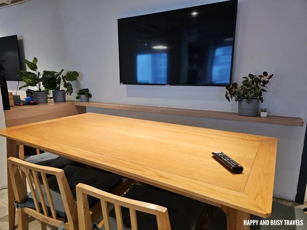 Weave Studios Prince Edward 32 - lounge features and amenities Where to stay in Hong Kong accommodation co living hotel - Happy and Busy Travels